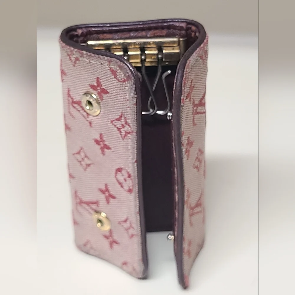 Louis Vuitton Monogram Canvas Key Case - Picture 1 of 13